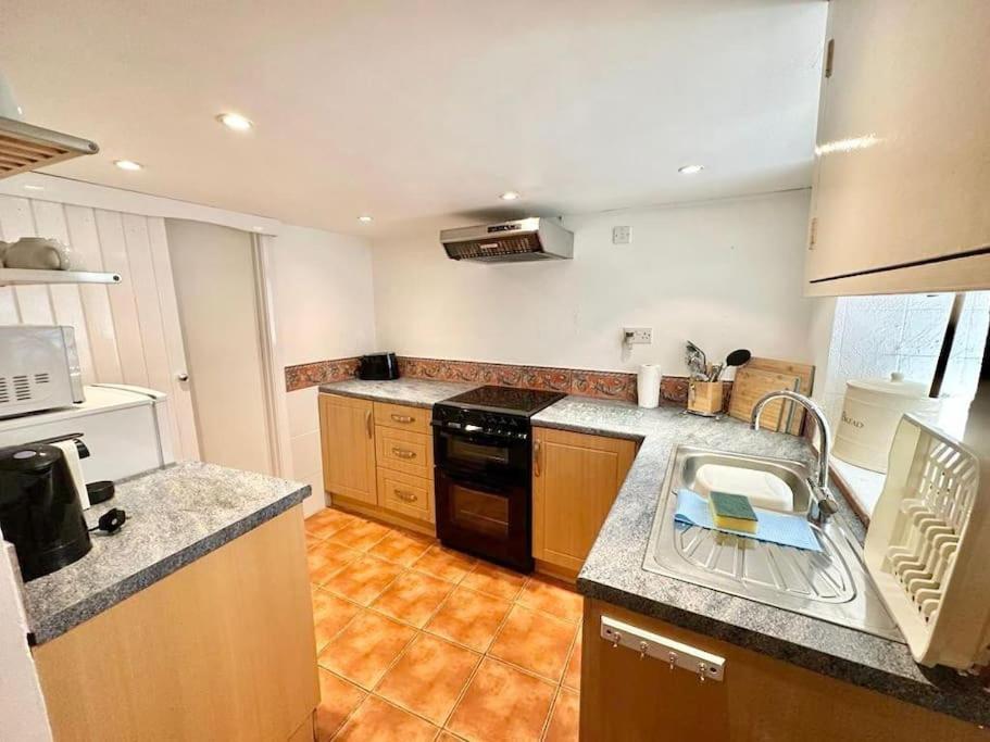 Ship Cottage Tenby Beach 50M Екстер'єр фото